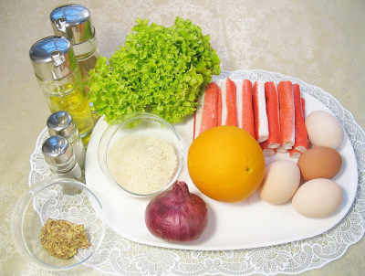 Рецепт крабового салата с рисом — фото продуктов