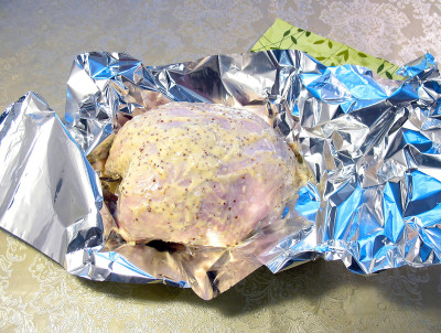 Фото этапа приготовления салата с фасолью и курицей