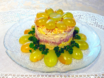 Салат с виноградом и курицей рецепт с фото