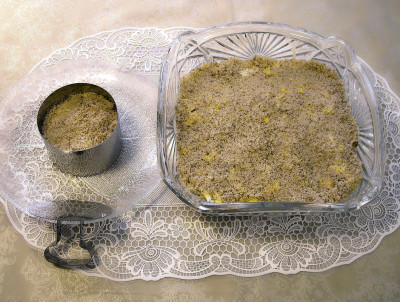 Фото этапа приготовления салата с виноградом и курицей