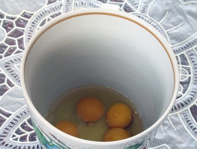 Фото этапа приготовления майонеза из перепелиных яиц