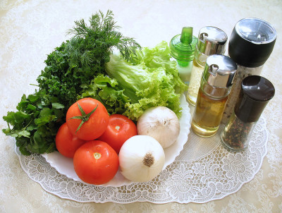 Рецепт салата с маринованным луком и помидорами к шашлыку — фото продуктов