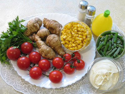 Рецепт салата из стручковой фасоли с топинамбуром и черри — фото продуктов