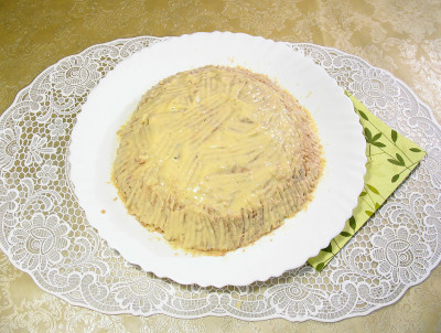 Фото этапа приготовления салата подсолнух с печенью трески