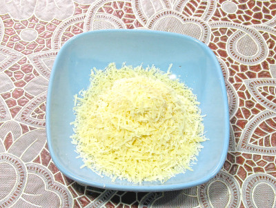 Фото этапа приготовления салата из тунца с макаронами