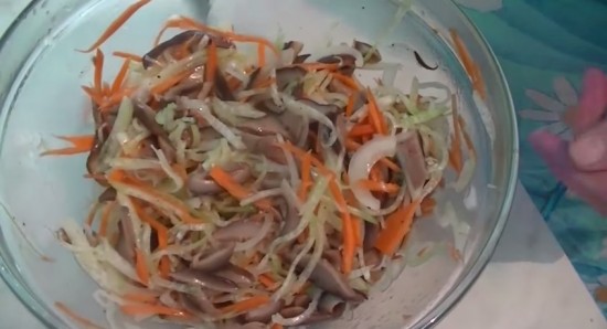 салат из редьки с грибами