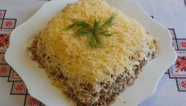 Салат из говяжьей печени и маринованных огурцов Салат из говяжьей печени и маринованных огурцов