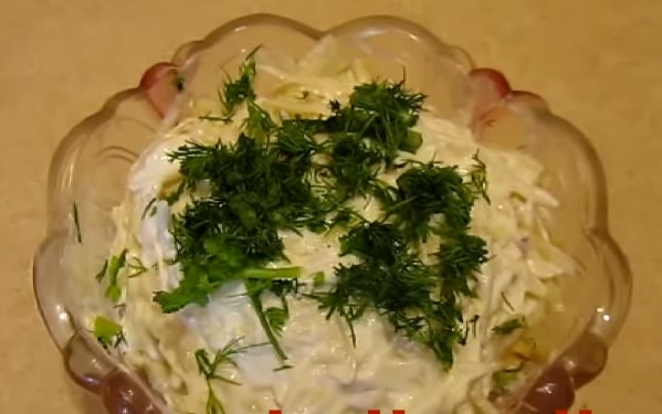 Салат из корня сельдерея с горчицей и майонезом