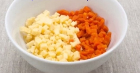 морковь, сыр, кубики 