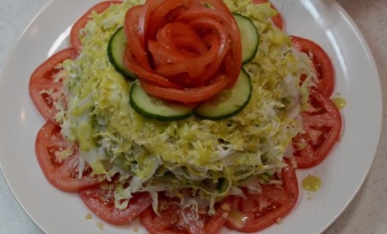 слоёный капустный салат