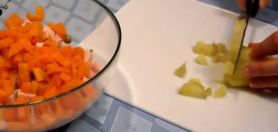 картофель, морковь, нарезка, кубики 