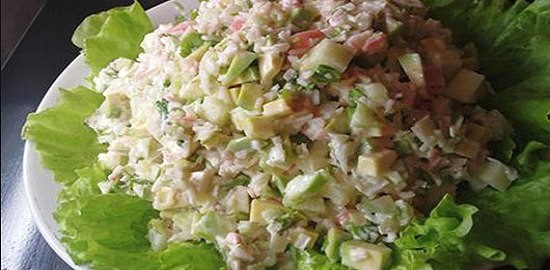 Рыбный салат из семги и риса