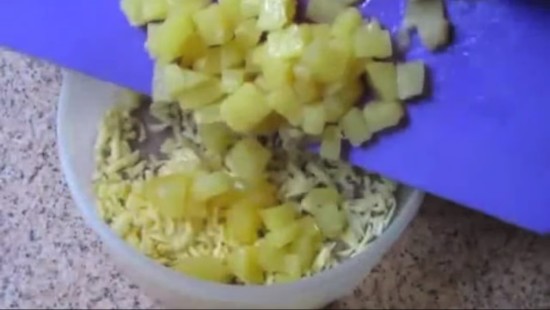 Добавляем ананасы