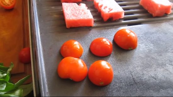 Поджариваем помидоры